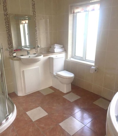 Imagen general del Hotel Ost&aacute;n Loch Altan. Foto 10