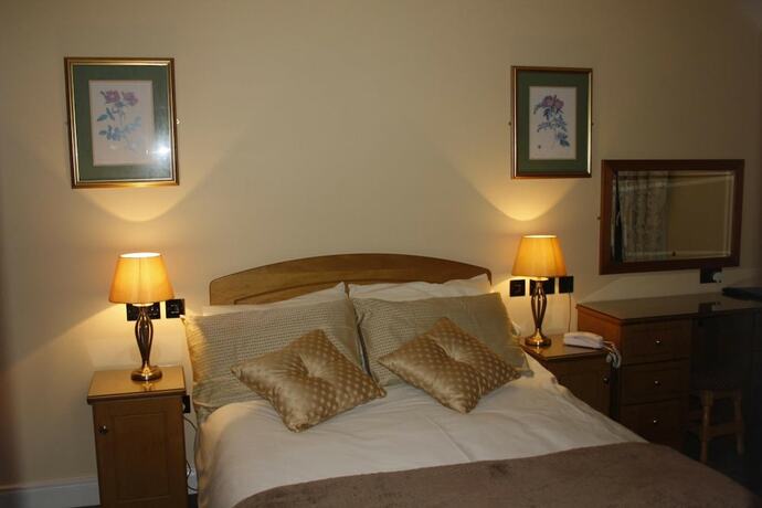 Imagen general del Hotel Ost&aacute;n Loch Altan. Foto 11