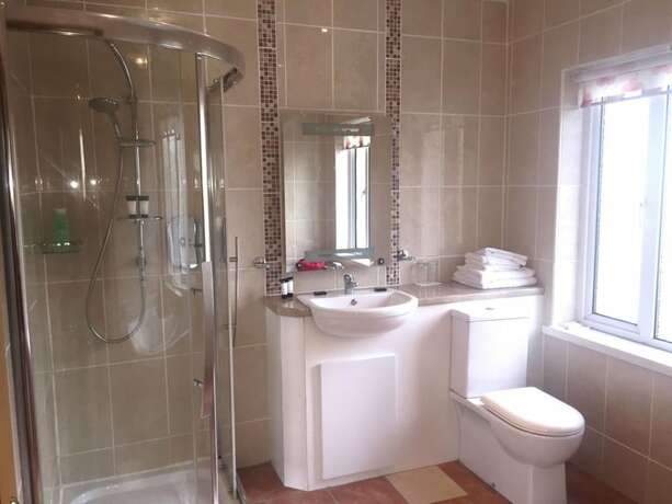 Imagen general del Hotel Ost&aacute;n Loch Altan. Foto 14