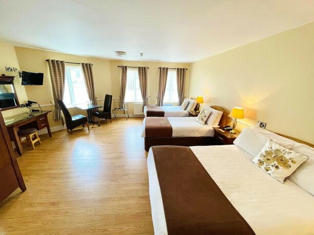 Imagen general del Hotel Ost&aacute;n Loch Altan. Foto 15
