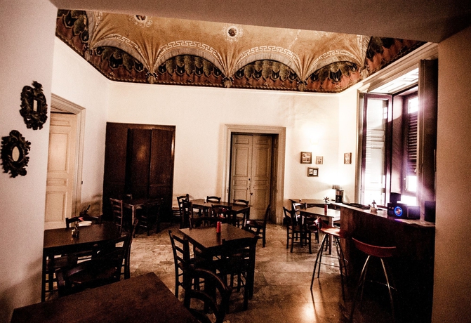 Imagen del bar/restaurante del Hotel Ostello Degli Elefanti. Foto 4