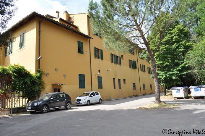 Imagen de los exteriores del Hotel Ostello V.camerata. Foto 4