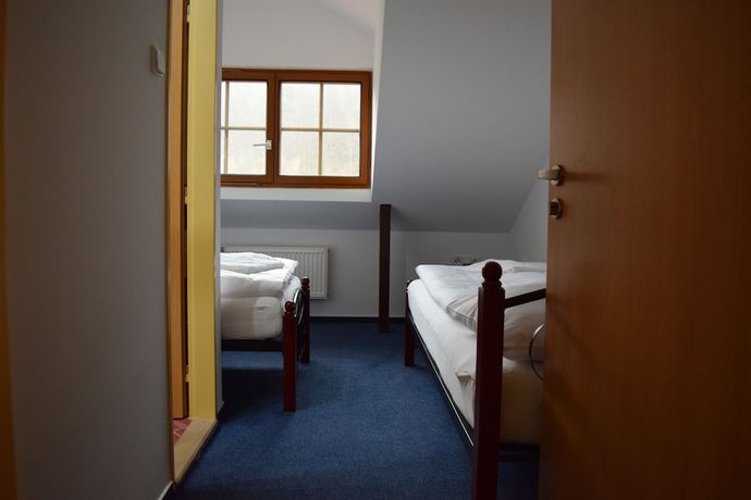 Imagen de la habitación del Hotel Ostende, Chocerady. Foto 17