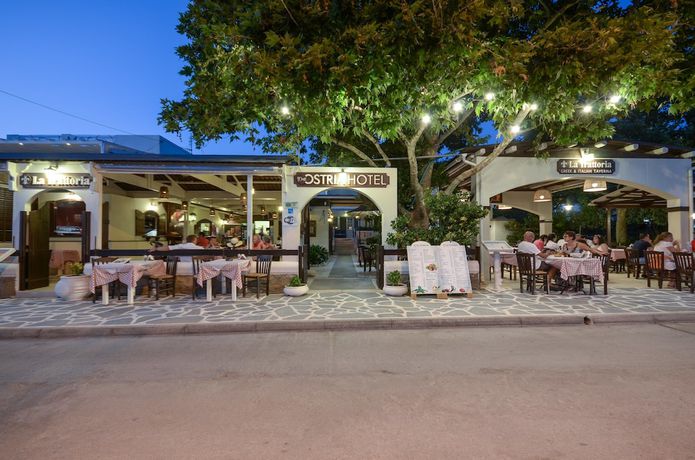 Imagen del bar/restaurante del Hotel Ostria, Agios Prokopios. Foto 4