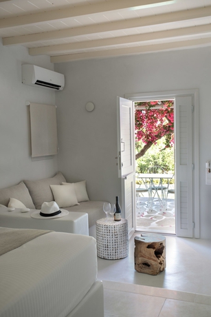 Imagen de los interiores del Hotel Ostria Inn. Foto 19