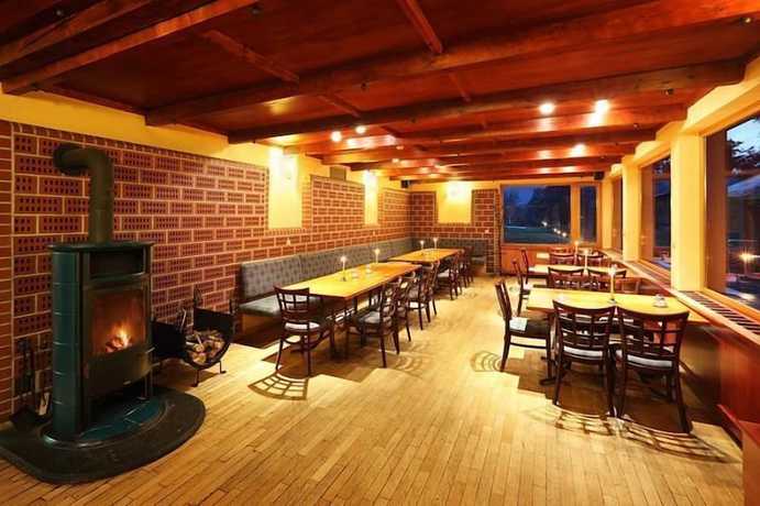 Imagen del bar/restaurante del Hotel Ostrov, Bohemia Central. Foto 2