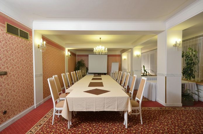 Imagen del bar/restaurante del Hotel Ostrov, Nymburk. Foto 6