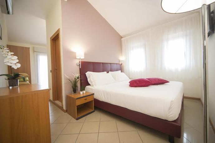 Imagen de la habitación del Hotel Ostuni, Viserbella. Foto 6