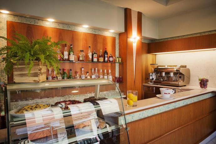 Imagen del bar/restaurante del Hotel Ostuni, Viserbella. Foto 2