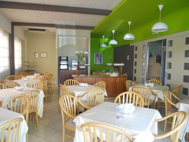 Imagen del bar/restaurante del Hotel Ostuni, Viserbella. Foto 5