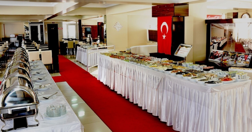 Imagen del bar/restaurante del Hotel Otel Bayburt Konaklama. Foto 8