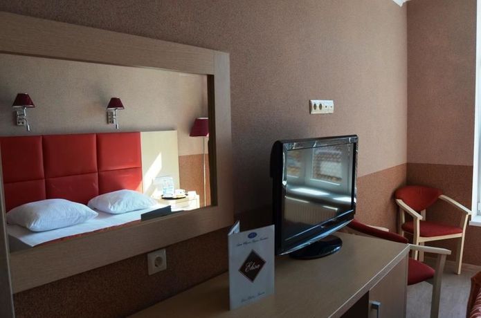 Imagen de la habitación del Hotel Otel Elisa Inn. Foto 8