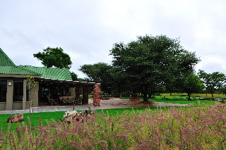 Imagen de los exteriores del Hotel Otjiwa Lodge. Foto 8