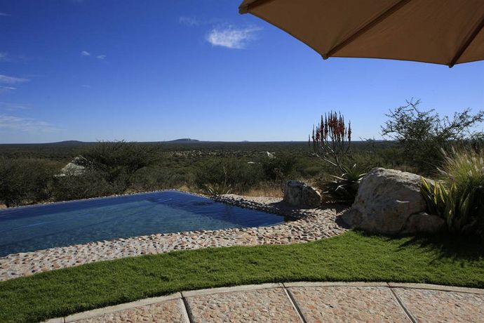Imagen de la piscina del Hotel Otjiwa Safari Lodge. Foto 15