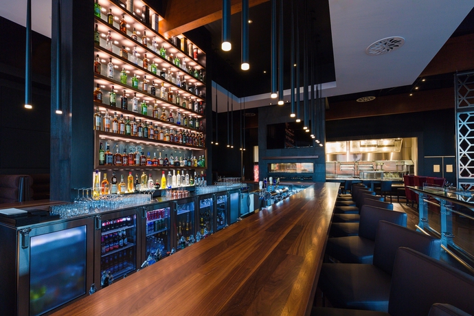 Imagen del bar/restaurante del Hotel Otl Gouverneur Saguenay. Foto 3