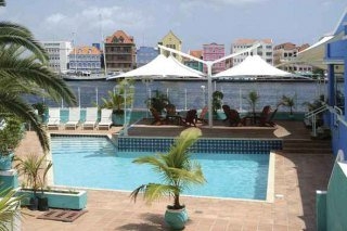 Imagen de la piscina del Hotel Otrobanda Casino. Foto 4