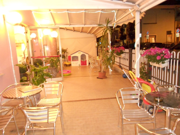 Imagen de los exteriores del Hotel Ottavia. Foto 9