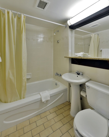 Imagen de la habitación del Hotel Ottawa Embassy and Suites. Foto 2