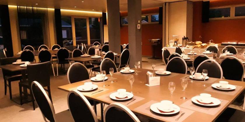 Imagen del bar/restaurante del Hotel Otus. Foto 6