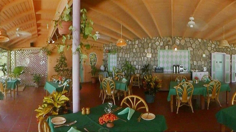 Imagen del bar/restaurante del Hotel Oualie Beach Resort. Foto 1