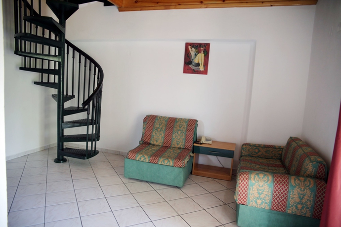 Imagen de los interiores del Hotel Oula Maisonettes. Foto 16