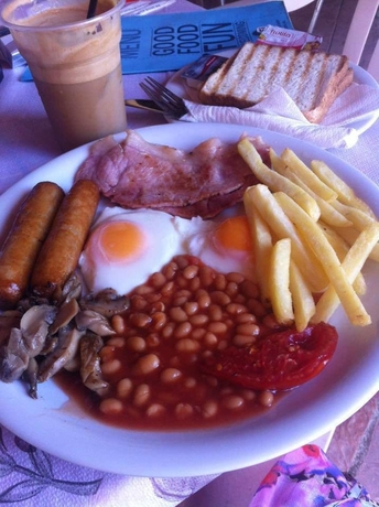 Imagen del bar/restaurante del Hotel Oula Maisonettes. Foto 2