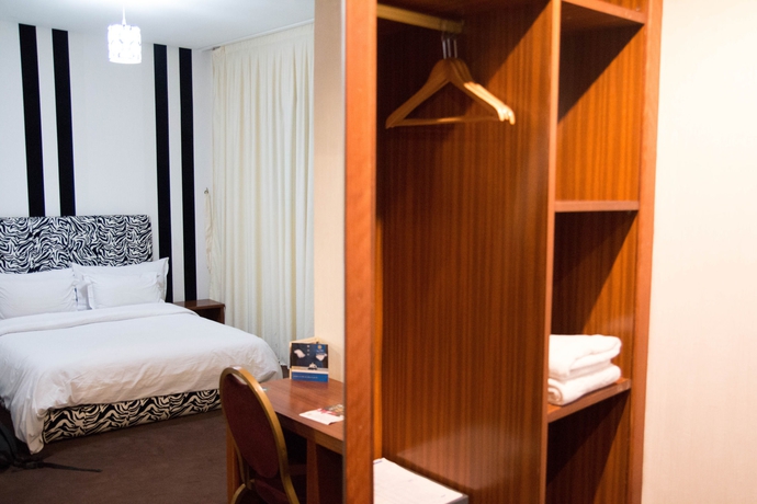 Imagen de la habitación del Hotel Oum Palace and Spa Casablanca. Foto 7