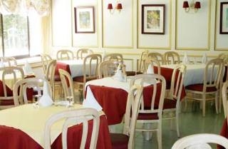 Imagen del bar/restaurante del Hotel Oumlil. Foto 3