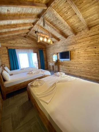 Imagen de la habitación del Hotel &Ouml;l&uuml;deniz Manzara. Foto 16