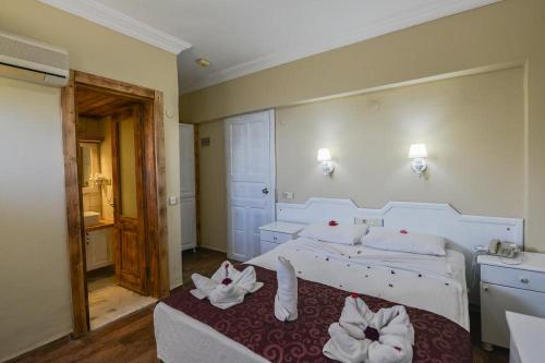 Imagen de la habitación del Hotel &Ouml;l&uuml;deniz Manzara. Foto 20