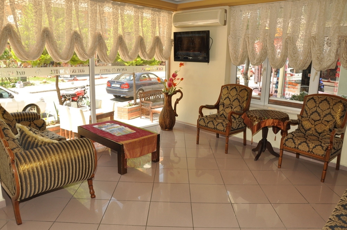 Imagen de los interiores del Hotel Özcan. Foto 16