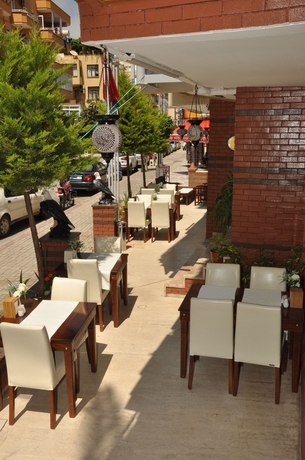 Imagen del bar/restaurante del Hotel Özcan. Foto 2