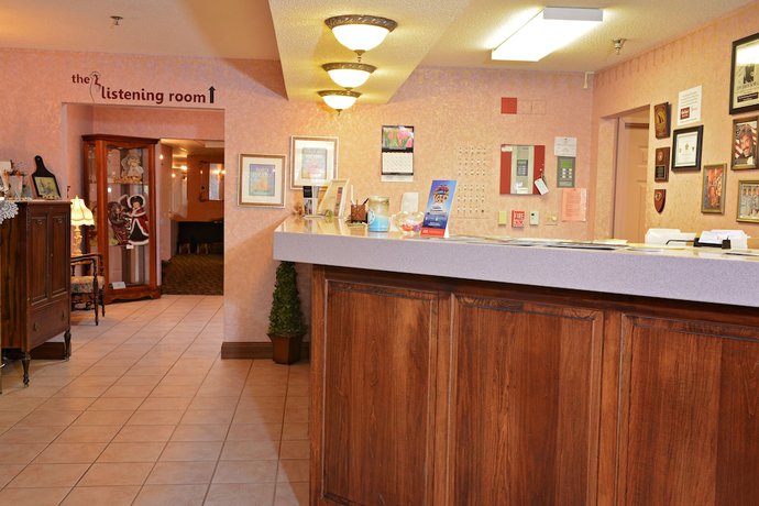 Imagen de los interiores del Hotel Our Guest Inn And Suites - Downtown. Foto 15