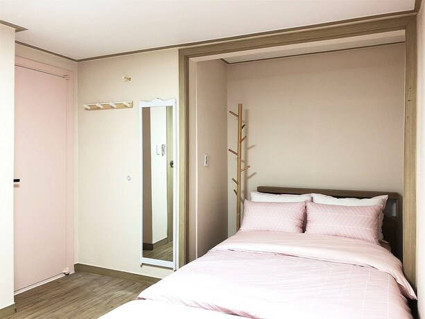 Imagen de la habitación del Hotel Our House. Foto 15