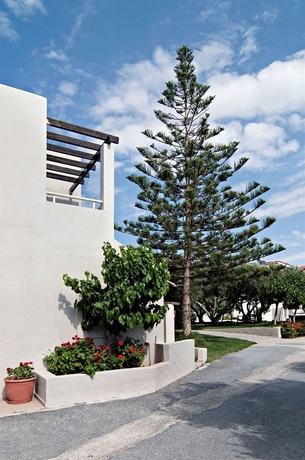 Imagen de los exteriores del Hotel Ourania Apartments. Foto 7