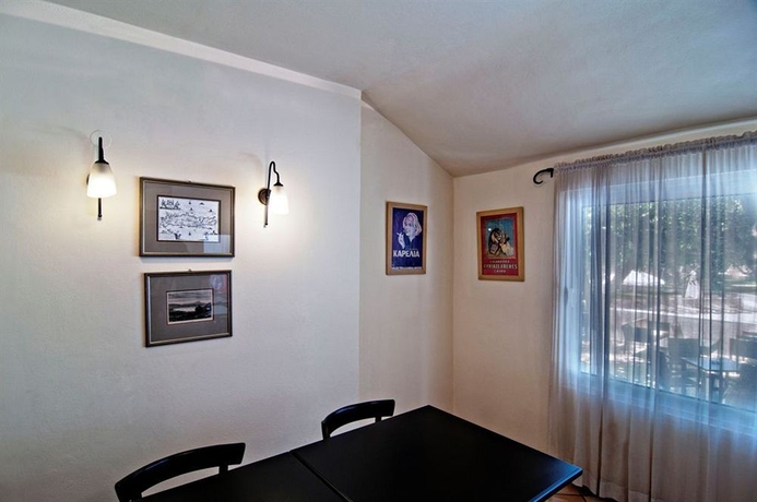 Imagen de los interiores del Hotel Ourania Apartments. Foto 13