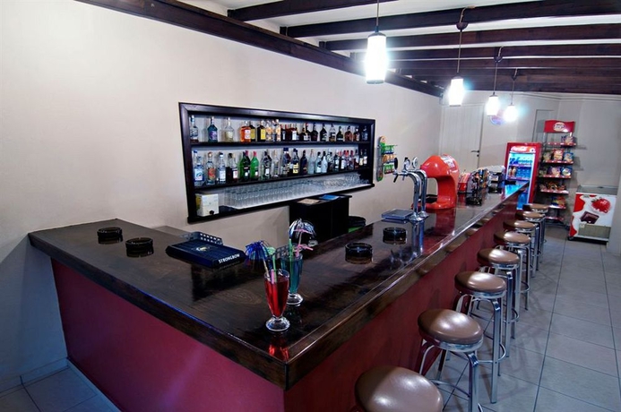 Imagen del bar/restaurante del Hotel Ourania Apartments. Foto 4