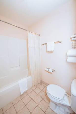 Imagen de la habitación del Hotel Ourguest Inn & Suites Downtown Port Clinton. Foto 3