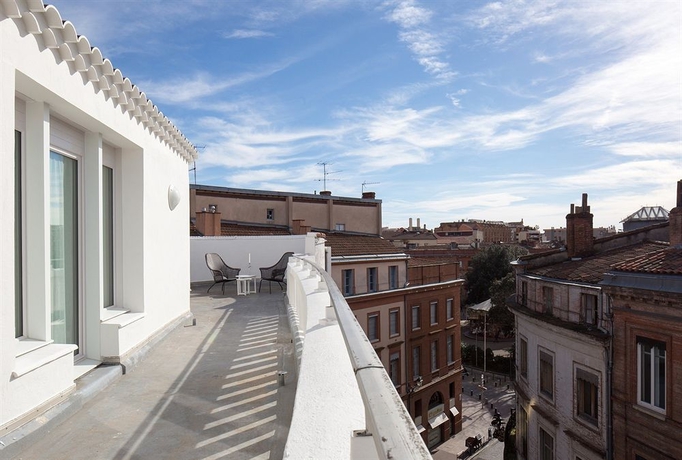 Imagen de los exteriores del Hotel Ours Blanc-wilson. Foto 10