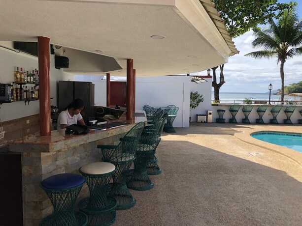 Imagen de la piscina del Hotel Out Back. Foto 29