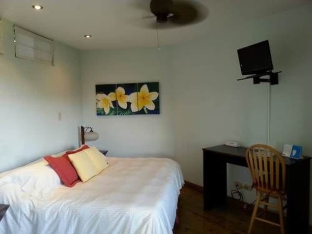 Imagen de la habitación del Hotel Out Of Bounds. Foto 3