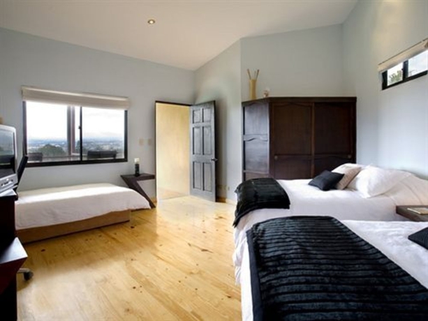 Imagen de la habitación del Hotel Out Of Bounds. Foto 6