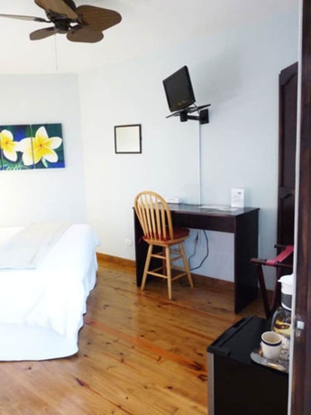 Imagen de la habitación del Hotel Out Of Bounds. Foto 11