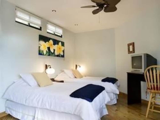 Imagen de la habitación del Hotel Out Of Bounds. Foto 15