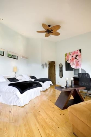 Imagen de la habitación del Hotel Out Of Bounds. Foto 16