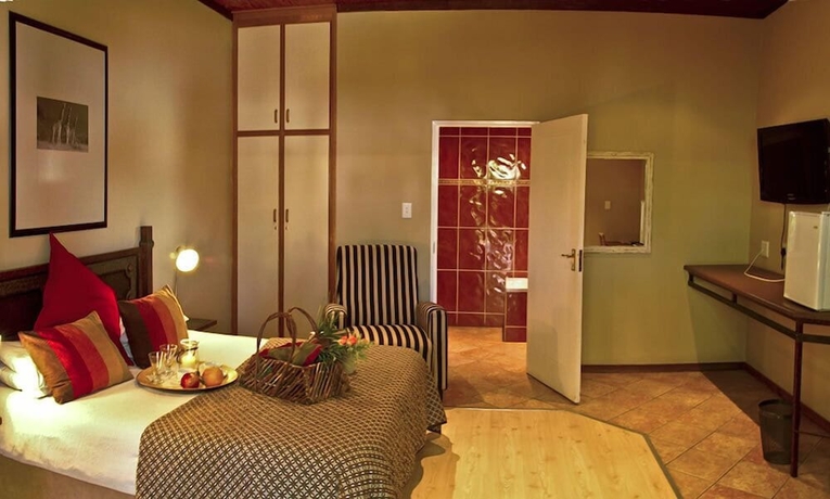 Imagen de la habitación del Hotel Out of Africa Town Lodge. Foto 7
