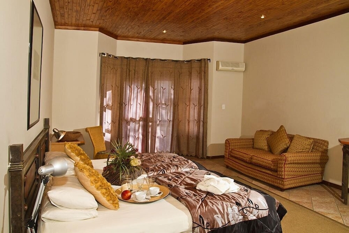 Imagen de la habitación del Hotel Out of Africa Town Lodge. Foto 9