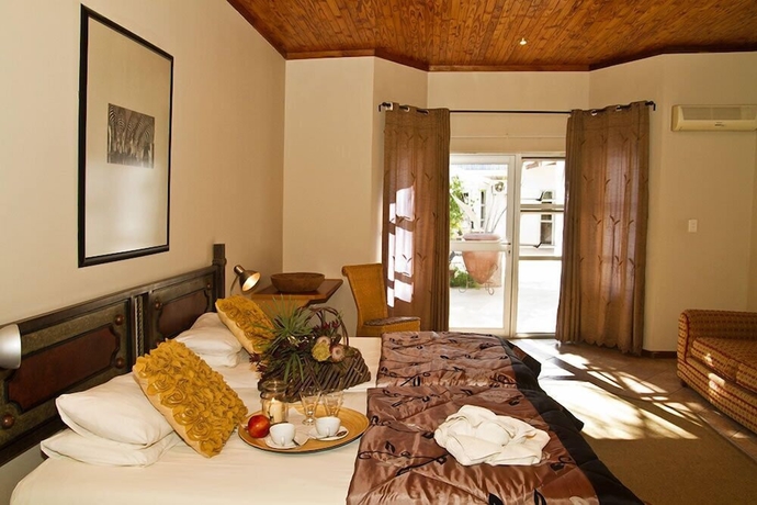 Imagen de la habitación del Hotel Out of Africa Town Lodge. Foto 11