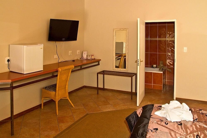 Imagen de la habitación del Hotel Out of Africa Town Lodge. Foto 12