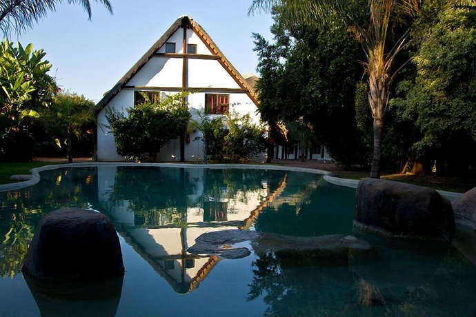 Imagen de la piscina del Hotel Out of Africa Town Lodge. Foto 17